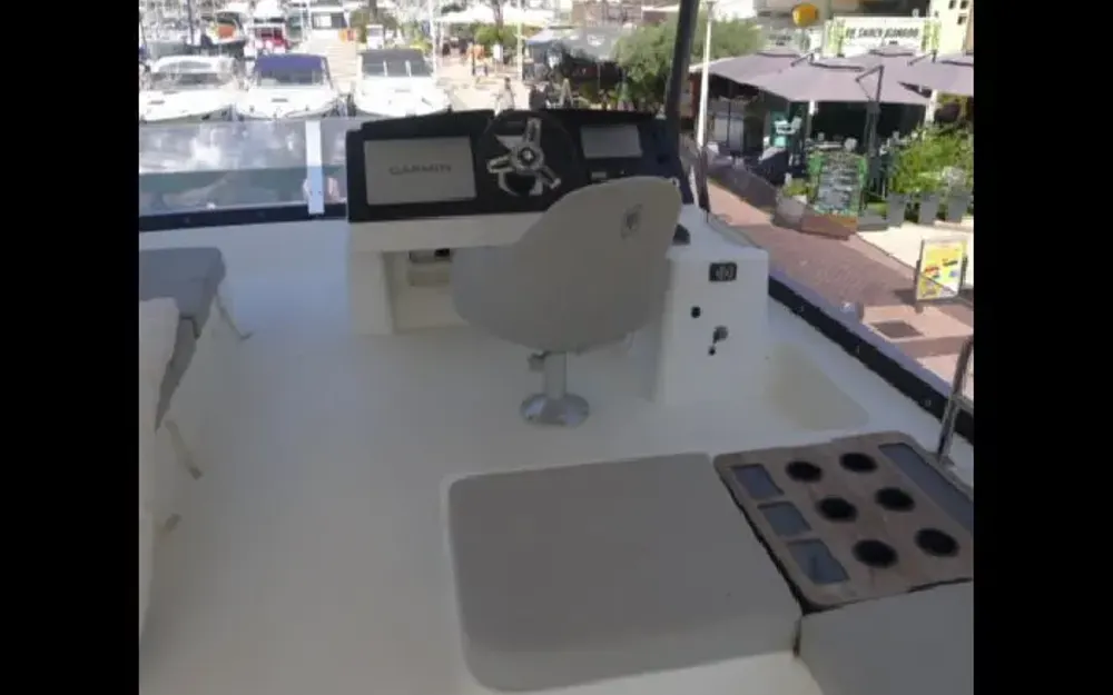 slider 8 Fountaine Pajot My 40