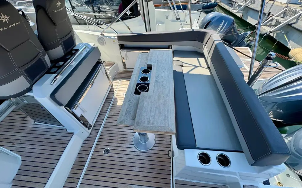slider 5 Jeanneau Cap Camarat 9.0 WA
