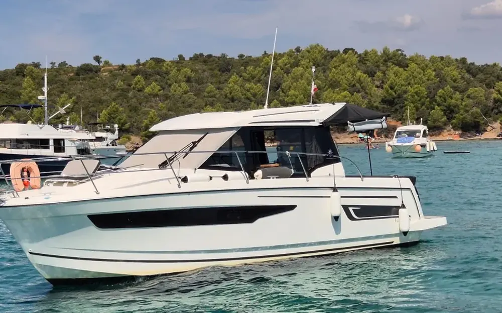 slider 1 Jeanneau Merry Fisher 895