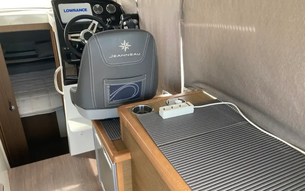 slider 16 Jeanneau Merry Fisher 895