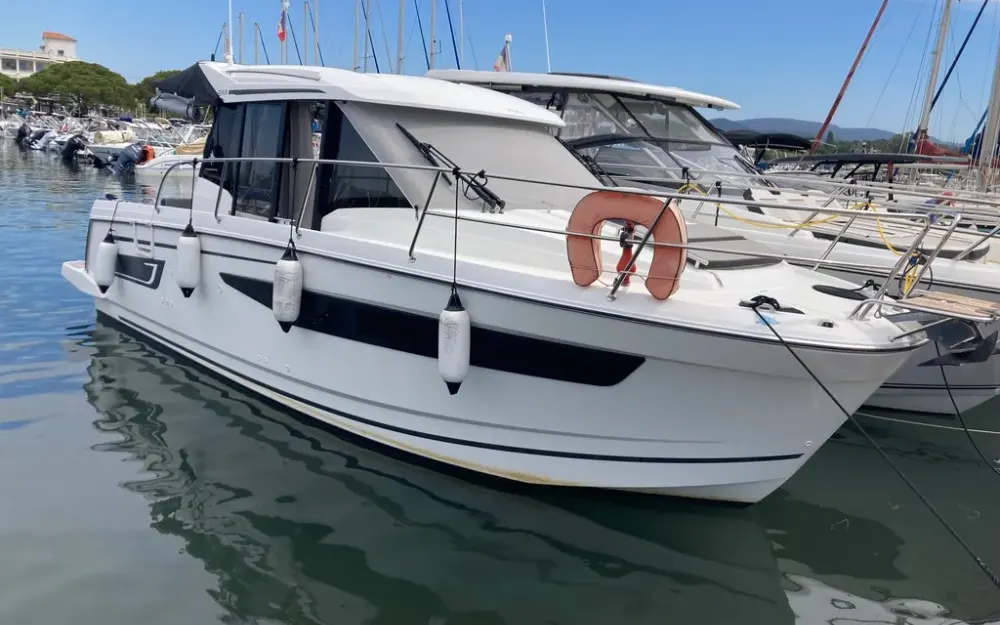 slider 0 Jeanneau Merry Fisher 895