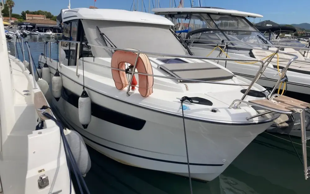 slider 6 Jeanneau Merry Fisher 895