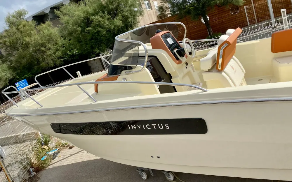 slider 1 Invictus  270 CX