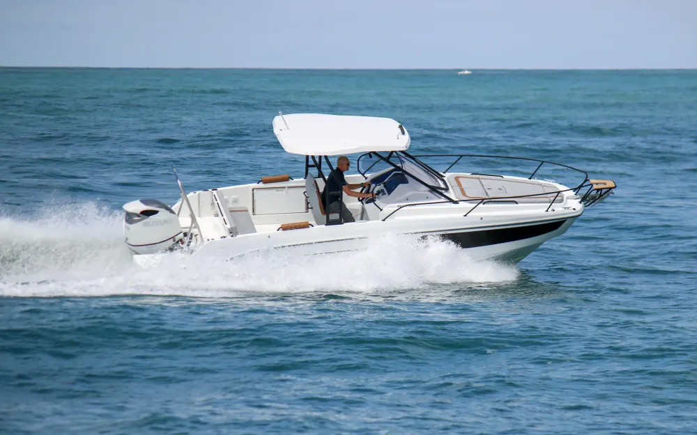 slider 1 Beneteau Flyer 8 SUNdeck