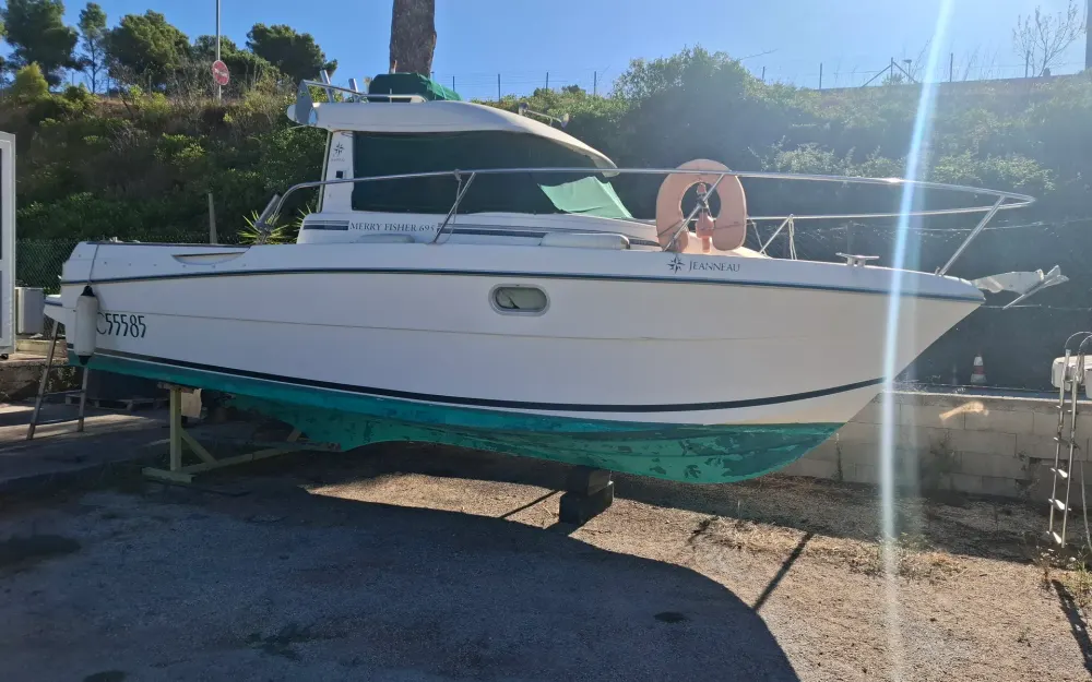 slider 0 Jeanneau Merry Fisher 695