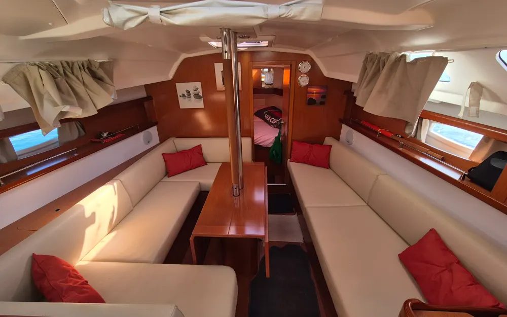 slider 1 Beneteau Oceanis 34