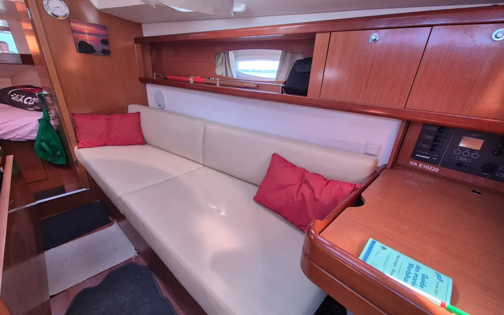 slider 3 Beneteau Oceanis 34