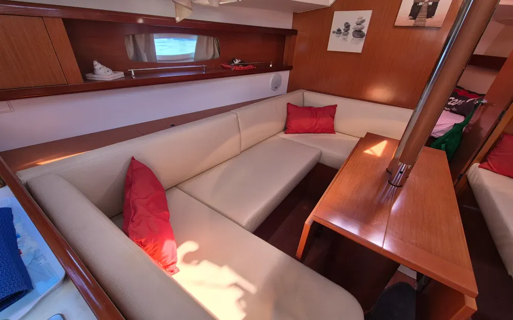 slider 5 Beneteau Oceanis 34