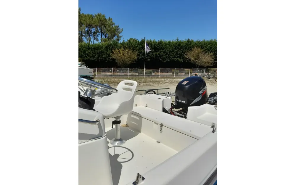 slider 10 Kelt White Shark 175