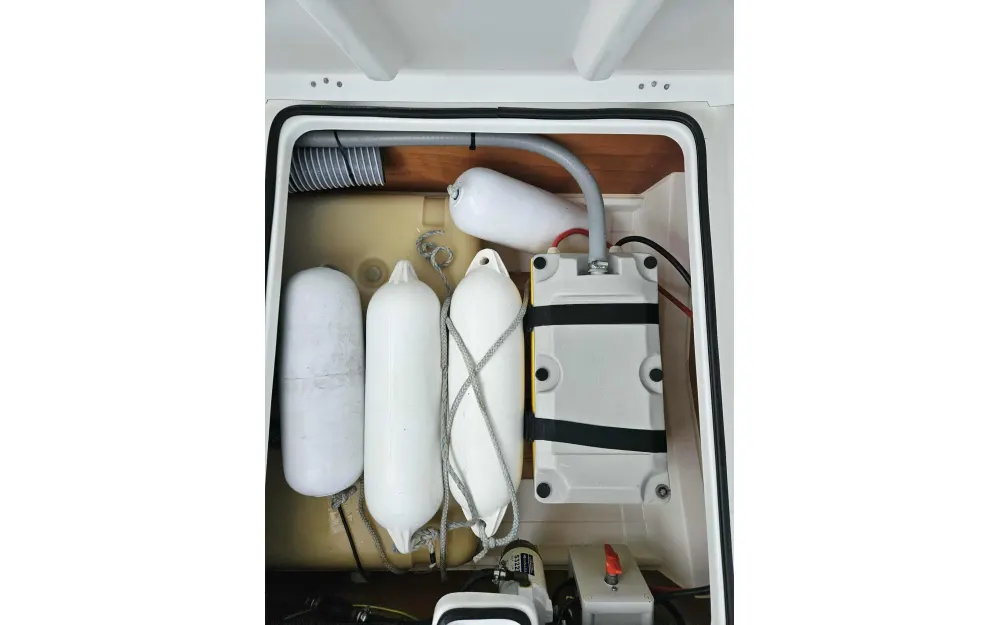 slider 15 Beneteau Antares 580