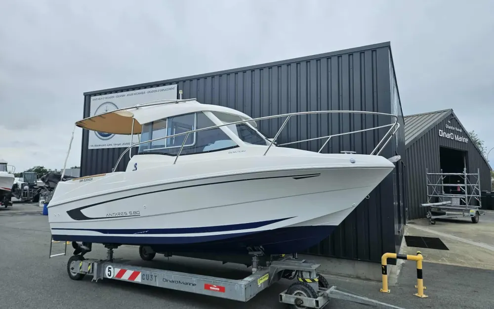 slider 3 Beneteau Antares 580