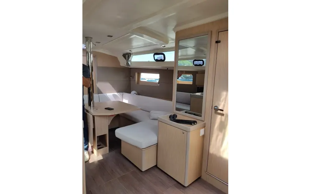 slider 11 Beneteau Oceanis 41.1