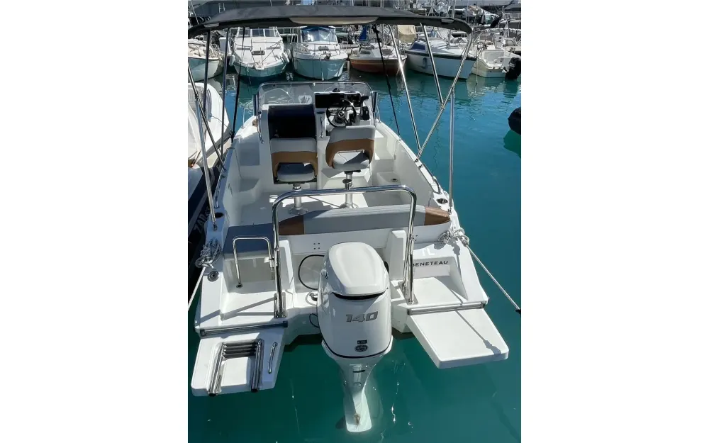 slider 4 Beneteau Flyer 6 SUNdeck