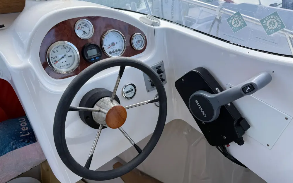 slider 4 Quicksilver  540 Pilothouse