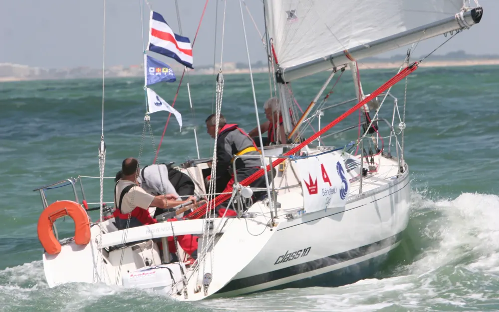 slider 1 Beneteau First Class 10
