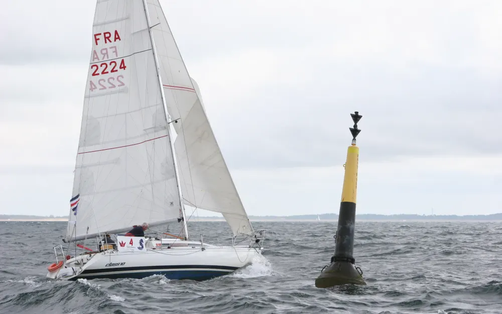 slider 3 Beneteau First Class 10