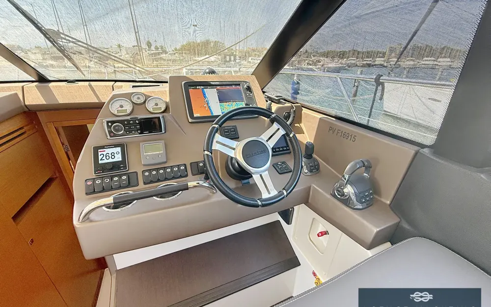 slider 10 Jeanneau Prestige 450 Fly