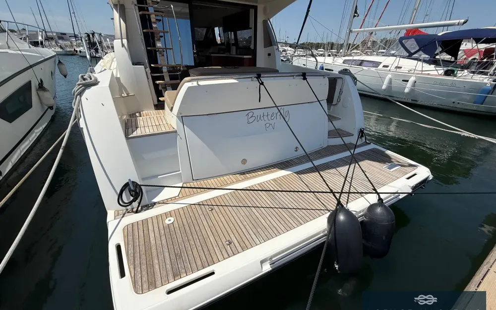 slider 25 Jeanneau Prestige 450 Fly