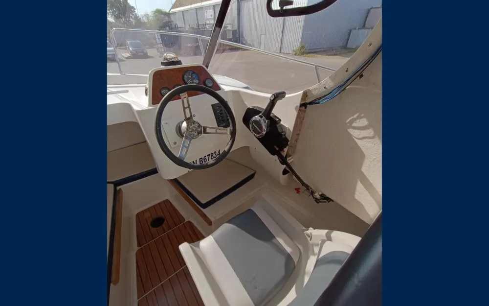 slider 2 Quicksilver  620 Pilothouse