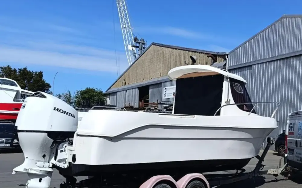 slider 1 Quicksilver  620 Pilothouse