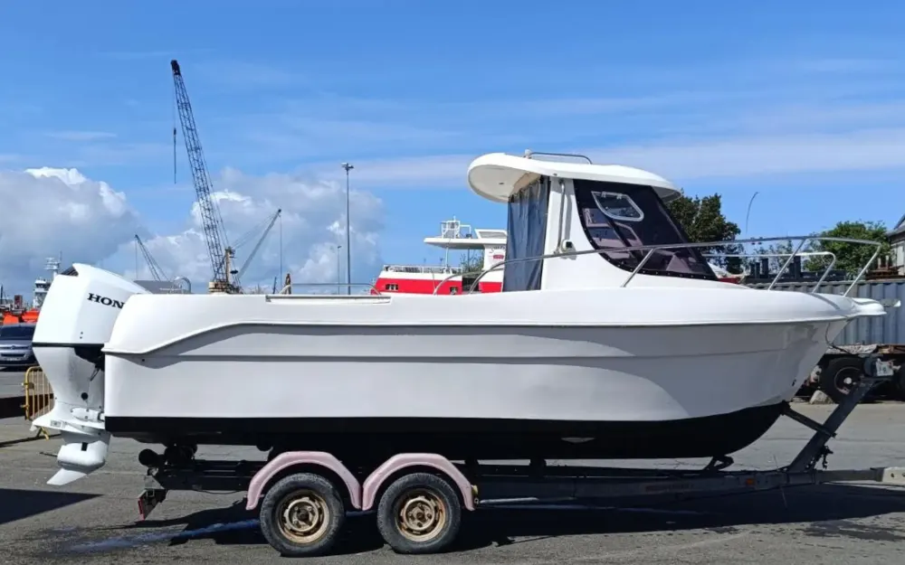 slider 5 Quicksilver  620 Pilothouse