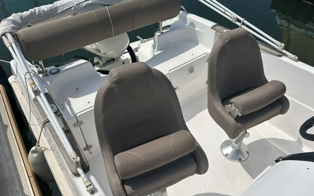 slider 1 B2 Marine Cap Ferret 522Open