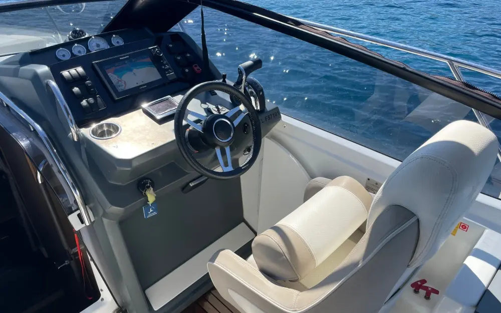 slider 6 Jeanneau Leader 30