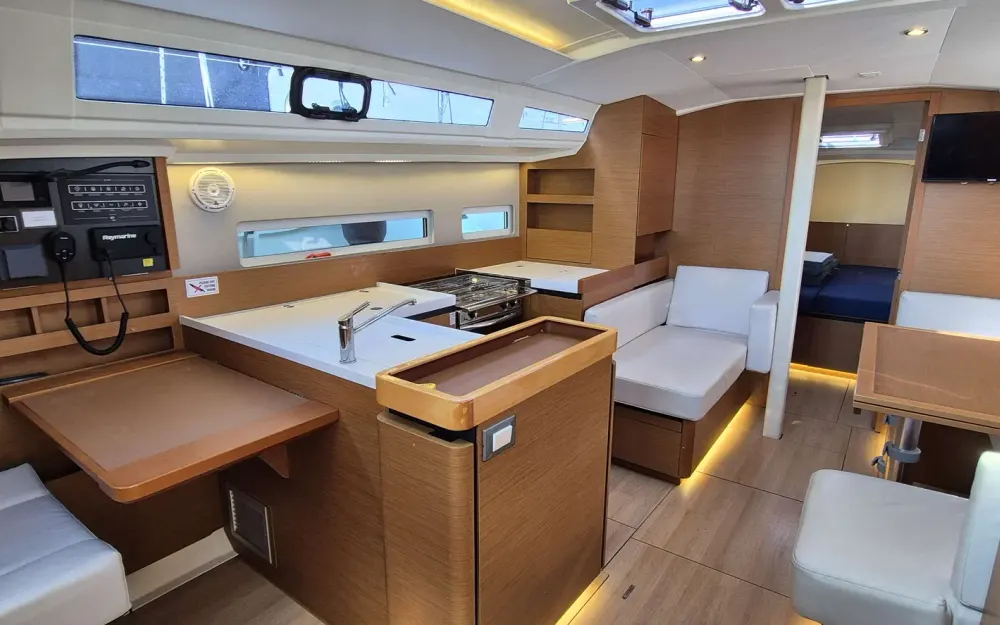 slider 5 Jeanneau Sun Odyssey 410