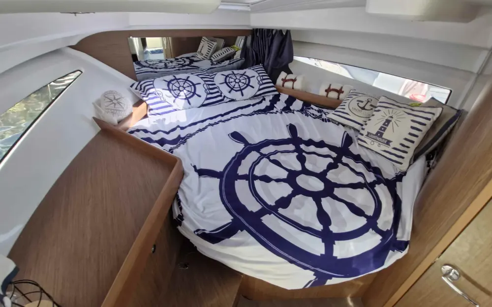 slider 12 Beneteau Antares 8.80
