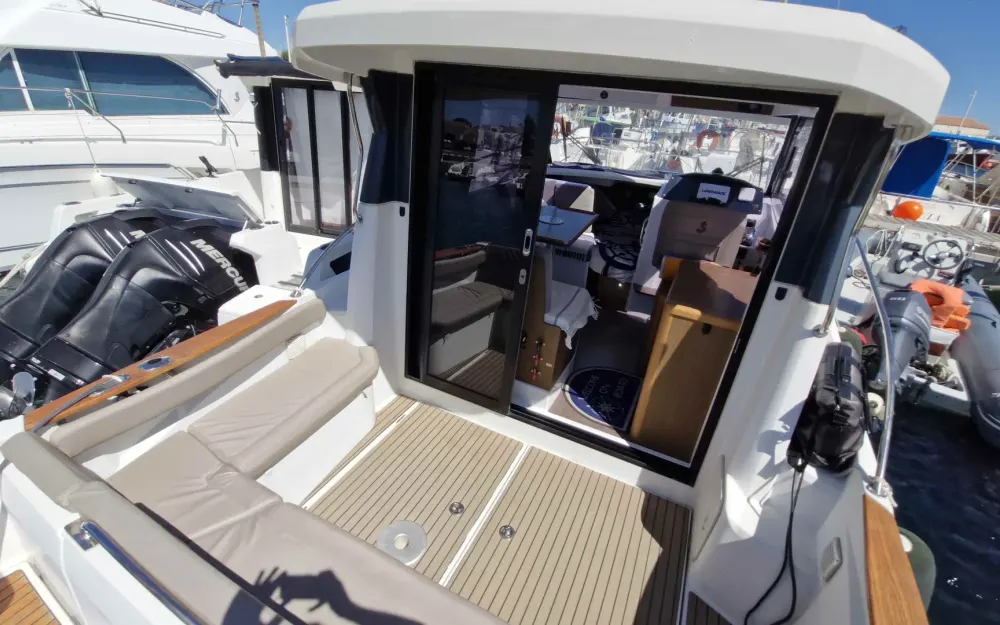 slider 1 Beneteau Antares 8.80