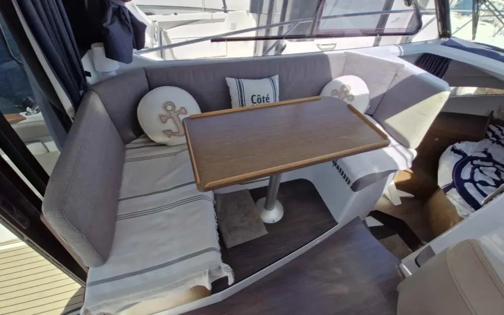 slider 5 Beneteau Antares 8.80