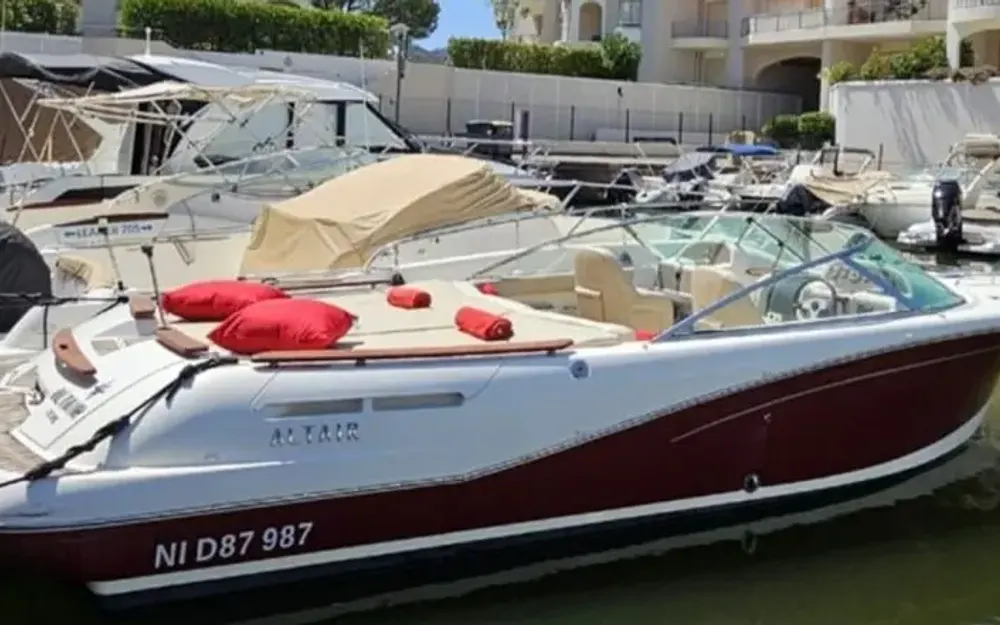 slider 4 Jeanneau Runabout 755