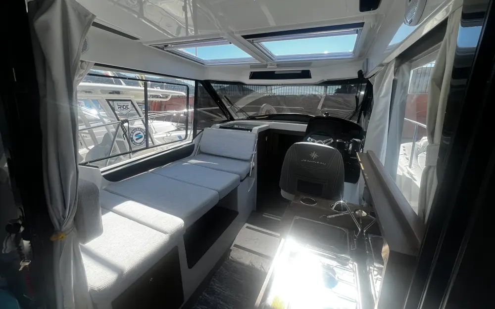 slider 16 Jeanneau Merry Fisher 895