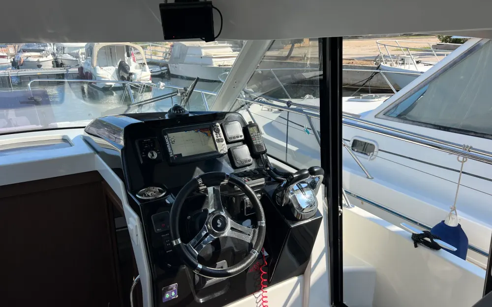 slider 12 Beneteau Antares 9 OB