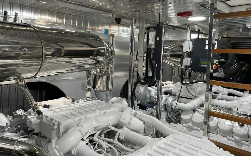 slider 28 Astondoa 76 GLX