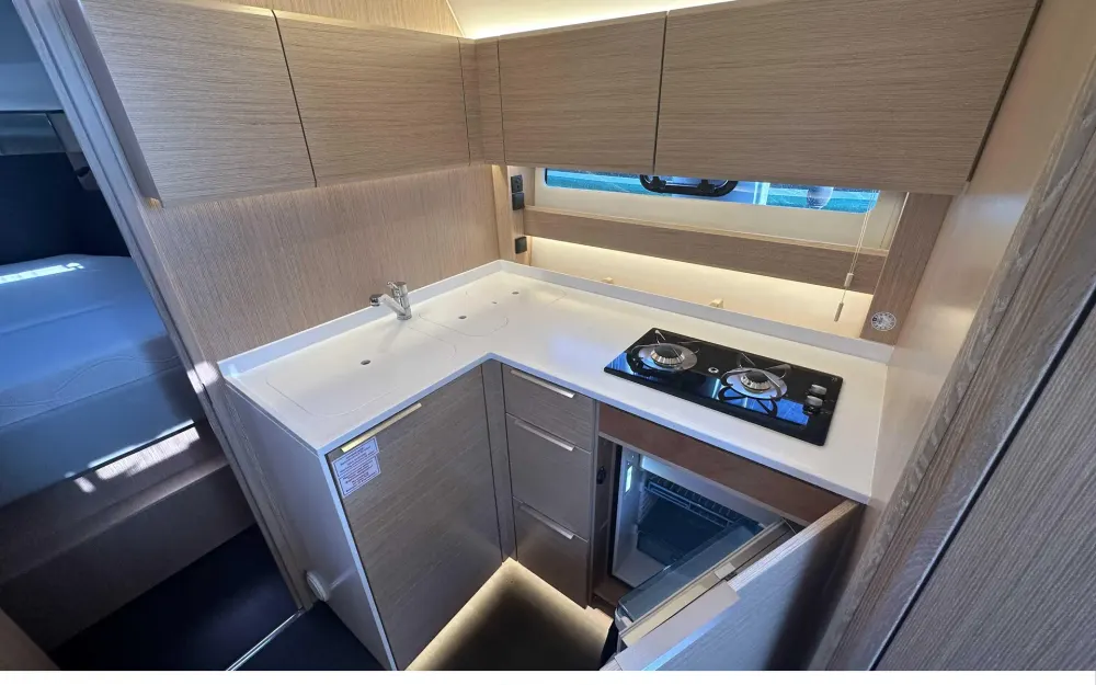 slider 8 Bavaria S 36 Coupe