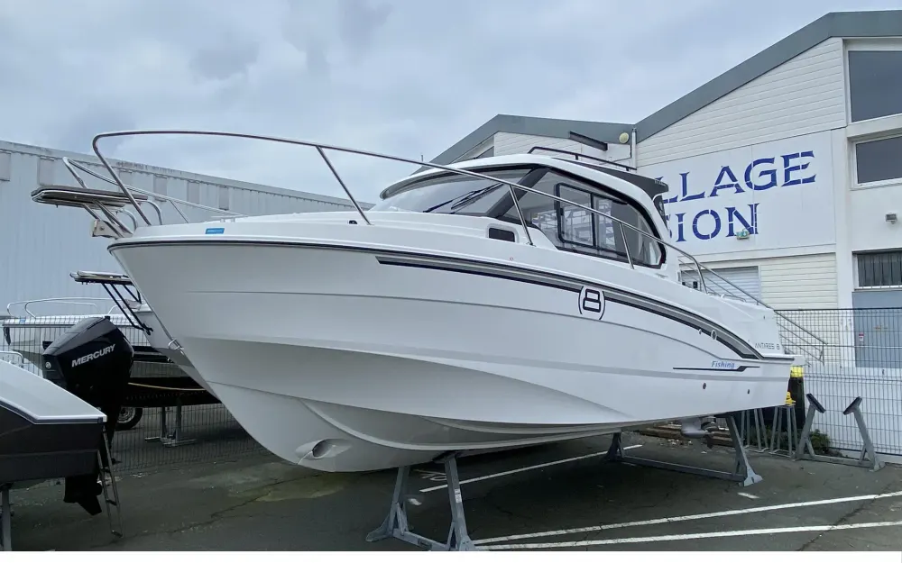 slider 0 Beneteau Antares 8 OB V2
