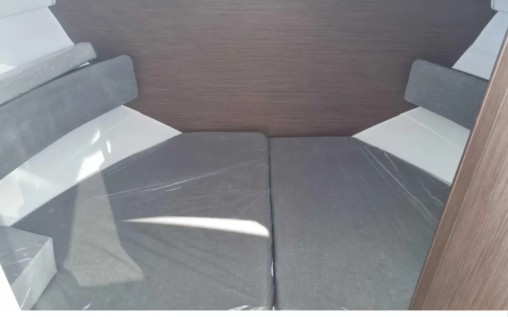 slider 10 Beneteau Antares 8 OB V2
