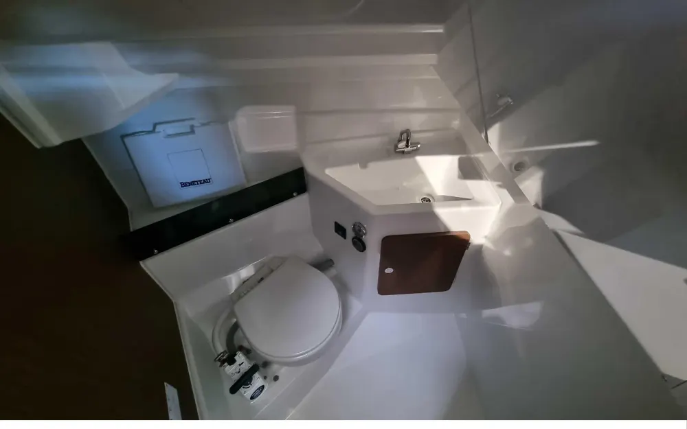 slider 12 Beneteau Antares 8 OB V2
