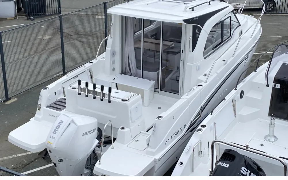 slider 1 Beneteau Antares 8 OB V2