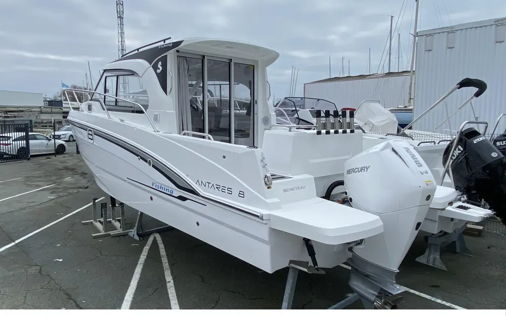 slider 2 Beneteau Antares 8 OB V2