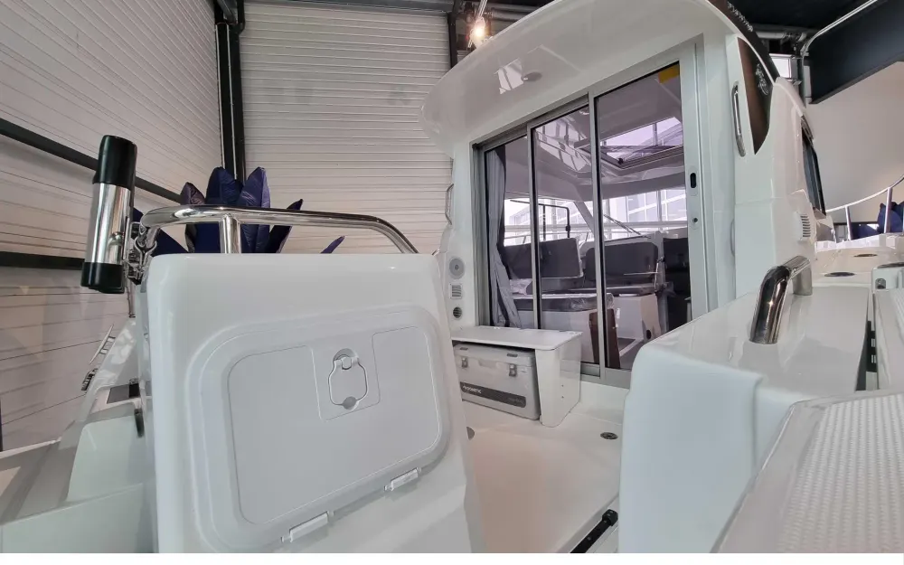 slider 4 Beneteau Antares 8 OB V2