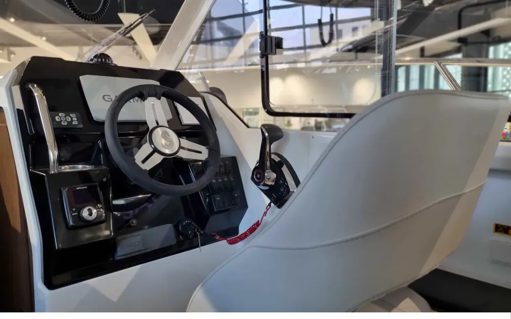 slider 6 Beneteau Antares 8 OB V2