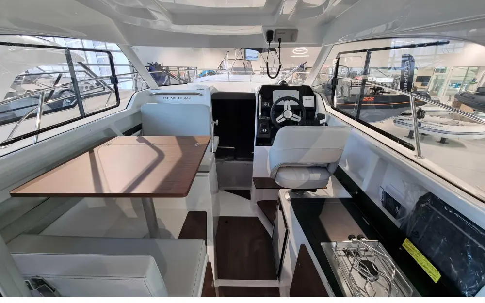 slider 7 Beneteau Antares 8 OB V2
