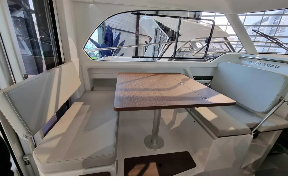 slider 8 Beneteau Antares 8 OB V2
