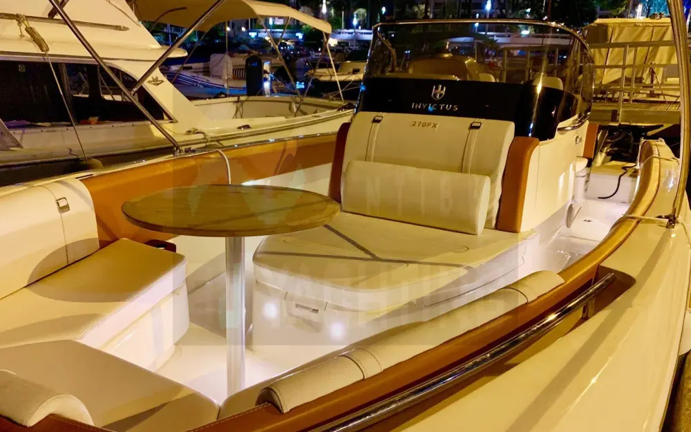 slider 16 Invictus  270 FX