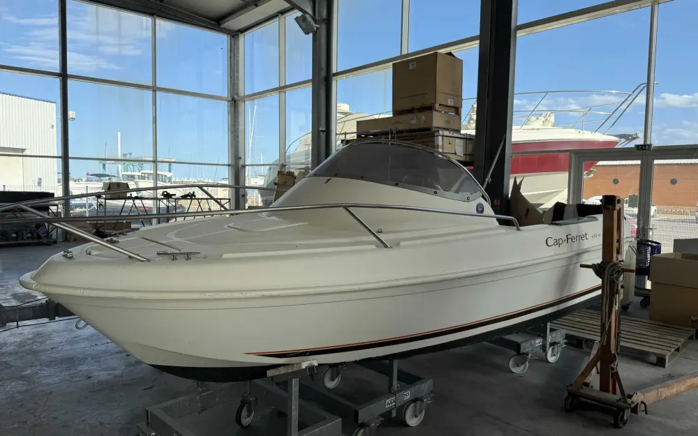 slider 0 B2 Marine Cap Ferret