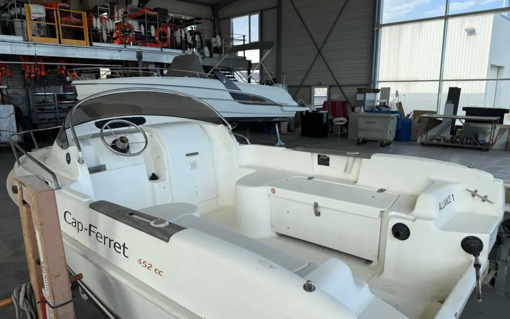 slider 5 B2 Marine Cap Ferret