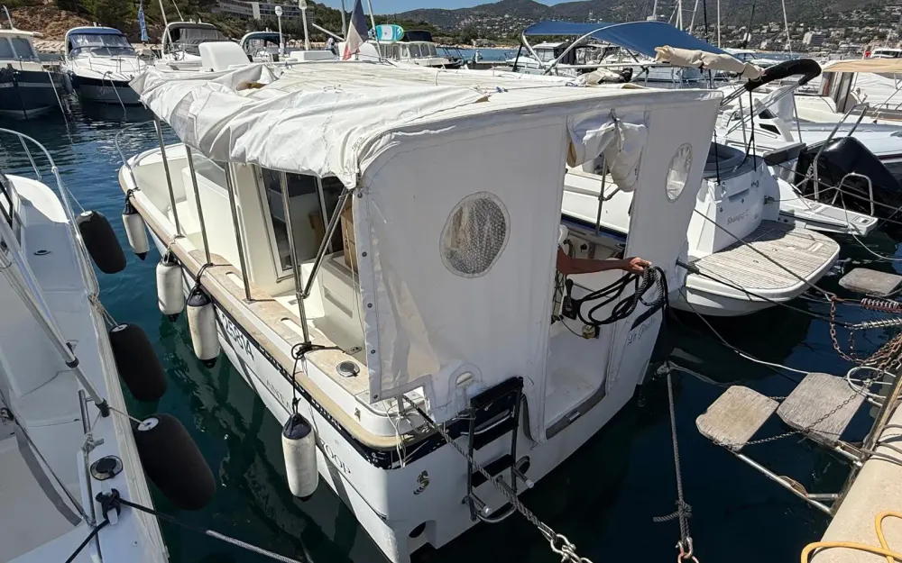 slider 0 Beneteau Antares 700 Fishing