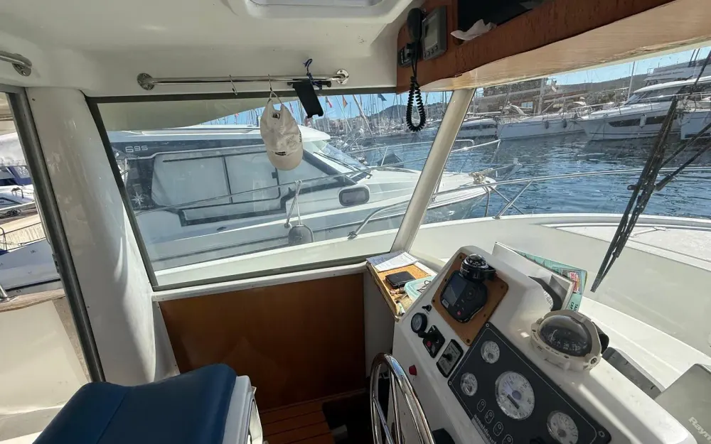 slider 9 Beneteau Antares 700 Fishing
